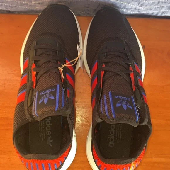 Adidas Swift Run - Picture 4 of 5